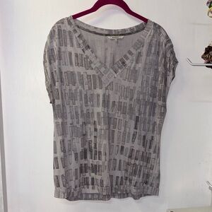 Chic Gray Patterned V-Neck Women's Tee
